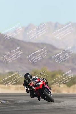 media/Oct-30-2025-Racers Edge (Thu) [[dabbdaf680]]/3-B Group/Session 2 (Turn 14)/